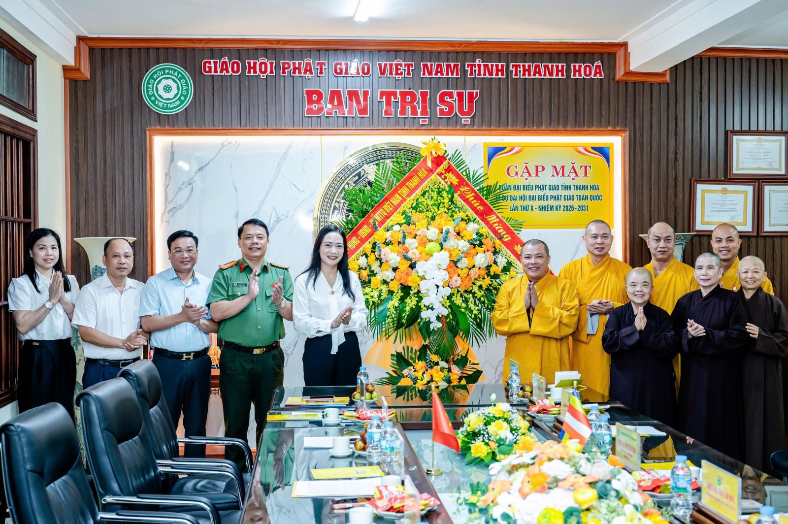 Gặp mặt đoàn đại biểu tham dự Đại hội đại biểu Phật giáo toàn quốc lần thứ X