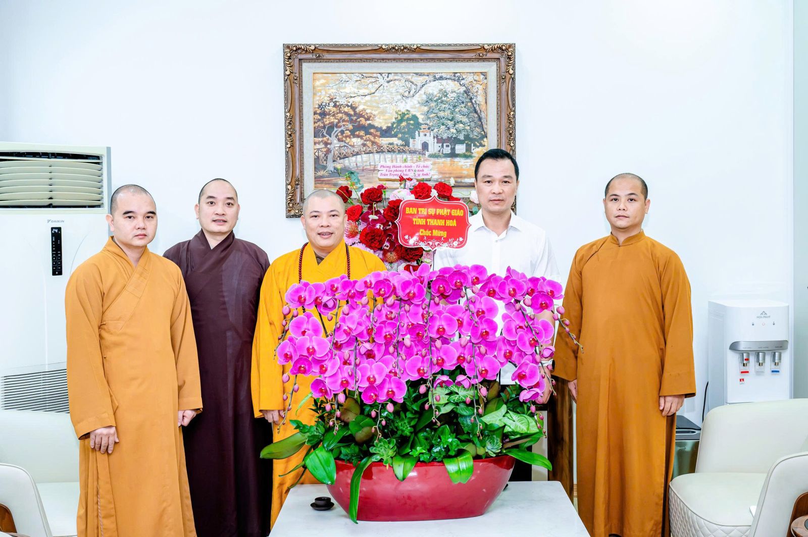 Ban Trị sự GHPGVN tỉnh Thanh Hóa chúc mừng tân Chủ tịch UBND tỉnh Tô Anh Dũng