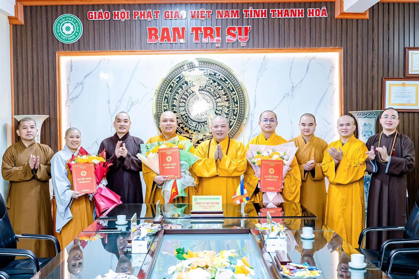 Ban Trị sự GHPGVN tỉnh trao quyết định bổ nhiệm trụ trì cho 3 vị Tăng, Ni