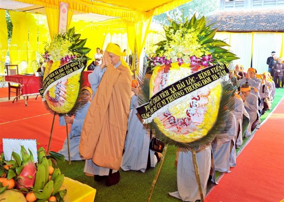 Ban Trị sự Phật giáo tỉnh viếng tang Cố Ni trưởng Thích Nữ Đàm Tâm
