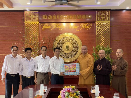 Phật giáo huyện Đông Sơn chúc tết lãnh đạo chính quyền huyện