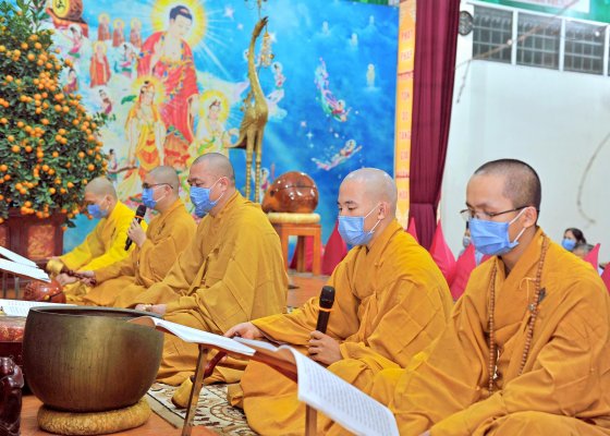 Chùa Thanh Hà cấp phát khẩu trang miễn phí cho nhân dân Phật tử đi lễ chùa