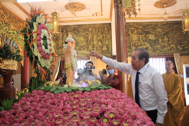 Phó thủ tướng Trương Hòa Bình chúc mừng đại lễ Phật đản - ảnh 3