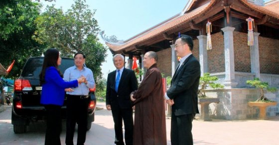 Bỉm Sơn:: Ông Uông Chu Lưu - Phó chủ tịch Quốc hội về Chùa Khánh Quang lễ Phật và trồng cây lưu niệm 2