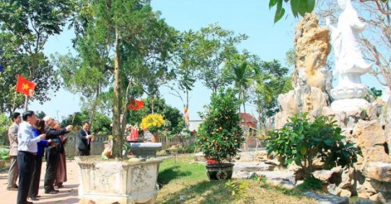 Bỉm Sơn:: Ông Uông Chu Lưu - Phó chủ tịch Quốc hội về Chùa Khánh Quang lễ Phật và trồng cây lưu niệm 3
