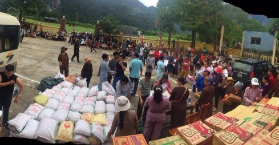 Thanh Hóa: Chùa Đại Bi cứu trợ 700 suất quà đến đồng bào miền Trung 4