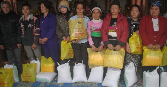Thanh Hóa: Chùa Hưng Phúc tổ chức tặng quà tết cho bà con ở vùng cao 13
