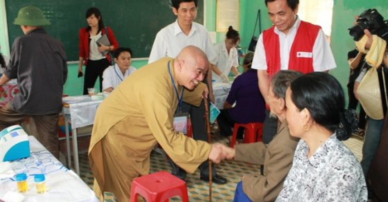 Thanh Hóa: Chương trình khám bệnh, phát thuốc, chữa răng, mổ mắt , tặng quà, cắt tóc miễn phí cho đồng bào nghèo huyện Nông Cống. 35