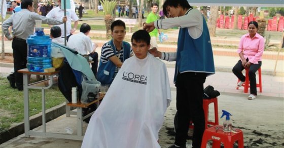 Thanh Hóa: Chương trình khám bệnh, phát thuốc, chữa răng, mổ mắt , tặng quà, cắt tóc miễn phí cho đồng bào nghèo huyện Nông Cống. 42