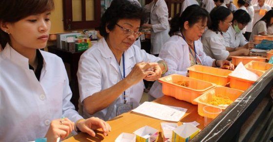Thanh Hóa: Chương trình khám bệnh, phát thuốc, chữa răng, mổ mắt , tặng quà, cắt tóc miễn phí cho đồng bào nghèo huyện Nông Cống. 44