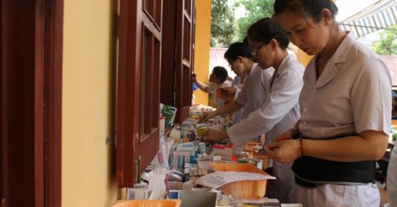 Thanh Hóa: Chương trình khám bệnh, phát thuốc, chữa răng, mổ mắt , tặng quà, cắt tóc miễn phí cho đồng bào nghèo huyện Nông Cống. 45