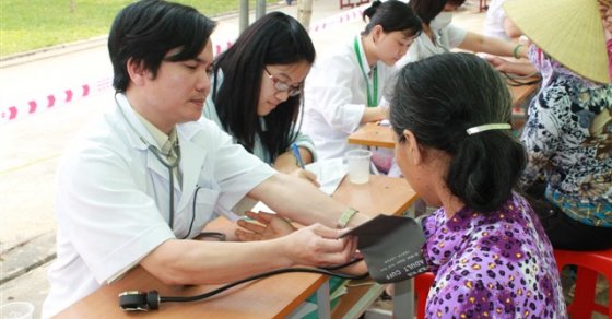 Thanh Hóa: Chương trình khám bệnh, phát thuốc, chữa răng, mổ mắt , tặng quà, cắt tóc miễn phí cho đồng bào nghèo huyện Nông Cống. 48
