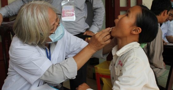 Thanh Hóa: Chương trình khám bệnh, phát thuốc, chữa răng, mổ mắt , tặng quà, cắt tóc miễn phí cho đồng bào nghèo huyện Nông Cống. 51