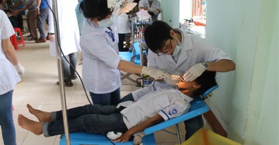 Thanh Hóa: Chương trình khám bệnh, phát thuốc, chữa răng, mổ mắt , tặng quà, cắt tóc miễn phí cho đồng bào nghèo huyện Nông Cống. 52