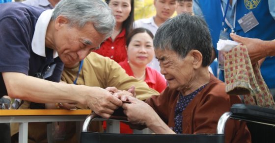 Thanh Hóa: Chương trình khám bệnh, phát thuốc, chữa răng, mổ mắt , tặng quà, cắt tóc miễn phí cho đồng bào nghèo huyện Nông Cống. 58