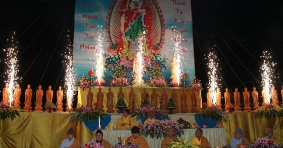 Thanh Hóa: Đêm hoa đăng vía Phật Di Đà tại chùa Đại Bi 31