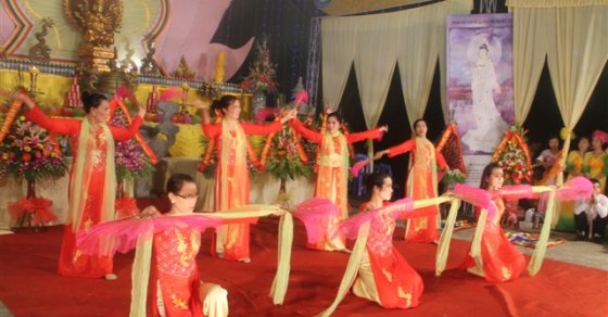 Thanh Hoá: Đêm văn nghệ và Lễ hội hoa đăng chùa Vĩnh Thái 29