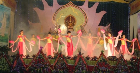 Thanh Hoá: Đêm văn nghệ và Lễ hội hoa đăng chùa Vĩnh Thái 4