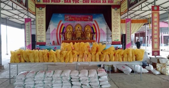 Thanh Hóa: Phật giáo Thị xã Sầm Sơn trao quà tết cho hội người mù 1