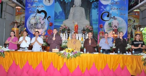Thanh Hóa: Phật giáo tỉnh, chùa Thanh Hà tặng quà học sinh giỏi 12