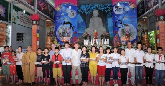 Thanh Hóa: Phật giáo tỉnh, chùa Thanh Hà tặng quà học sinh giỏi 19