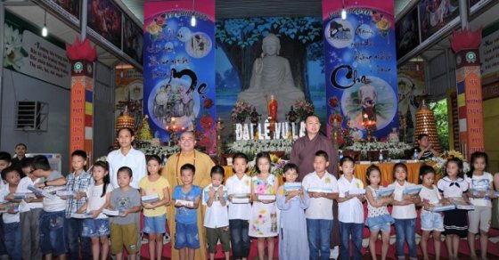 Thanh Hóa: Phật giáo tỉnh, chùa Thanh Hà tặng quà học sinh giỏi 21