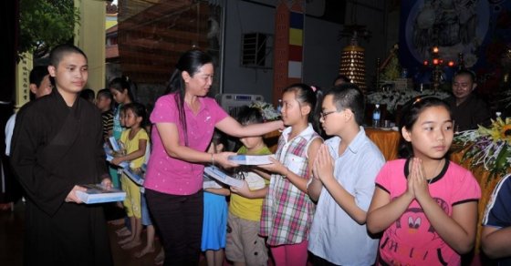 Thanh Hóa: Phật giáo tỉnh, chùa Thanh Hà tặng quà học sinh giỏi 22