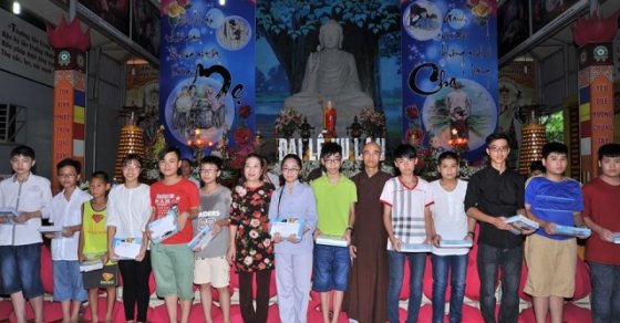 Thanh Hóa: Phật giáo tỉnh, chùa Thanh Hà tặng quà học sinh giỏi 32