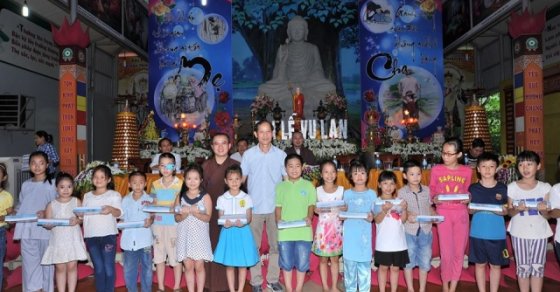 Thanh Hóa: Phật giáo tỉnh, chùa Thanh Hà tặng quà học sinh giỏi 34