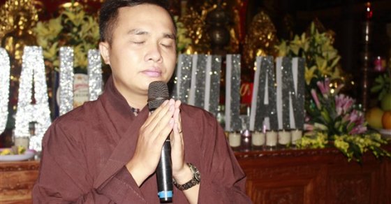Thanh Hóa: Thắp nến tri ân cha mẹ tại chùa Hồi Long 1