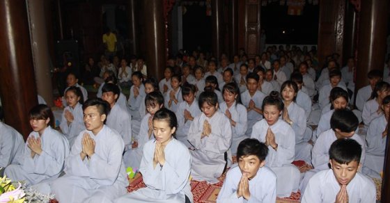 Thanh Hóa: Thắp nến tri ân cha mẹ tại chùa Hồi Long 2