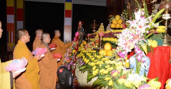 Thanh Hóa: Văn nghệ đêm hoa đăng vía Bồ Tát Quan Âm tại chùa Vĩnh Thái 12