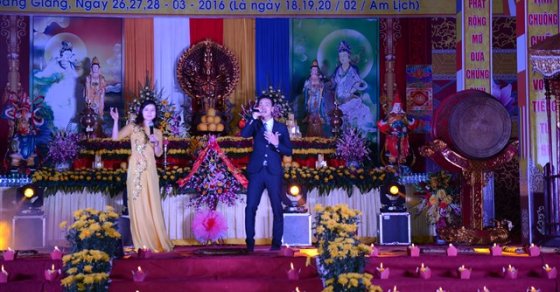 Thanh Hóa: Văn nghệ đêm hoa đăng vía Bồ Tát Quan Âm tại chùa Vĩnh Thái 9