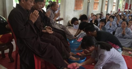 Thọ Xuân:  Rửa chân cha mẹ nhân Lễ Vu Lan – Báo Hiếu tại chùa Linh Cảnh 24