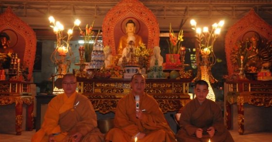 Tp. Thanh Hóa: Hoa đăng mừng khánh đản Phật A Di Đà tại chùa Tu Ba 16