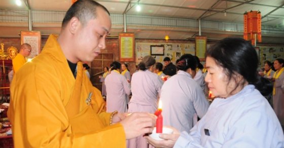 Tp. Thanh Hóa: Hoa đăng mừng khánh đản Phật A Di Đà tại chùa Tu Ba 22